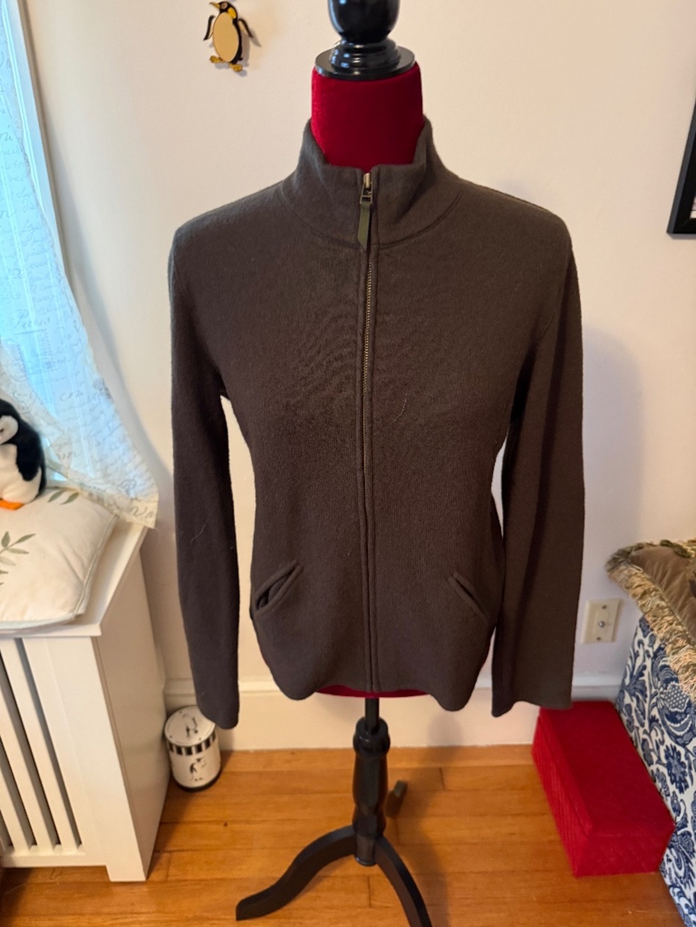 Jones New York Olive Green Wms front zip Sweater size Med